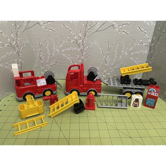 Lego Duplo Firetruck Mixed Lot Of 2 Total Of 16 Pc - Picture 1 of 10